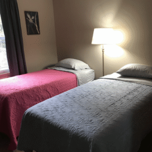 Bedroom 3 - Twin Beds in Guest House - Graceful Gatherings at LedgeRock